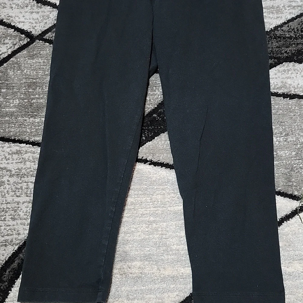 VINTAGE VS PINK CROP YOGA 2014 BLACK LEOPARD-PRINT SILVER-SHINE LOGO LEGGINGS